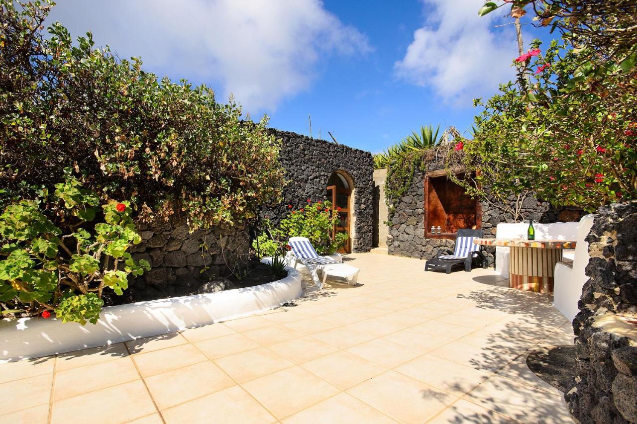 La Bodega - House On Volcano With A Piano Haria Exterior photo