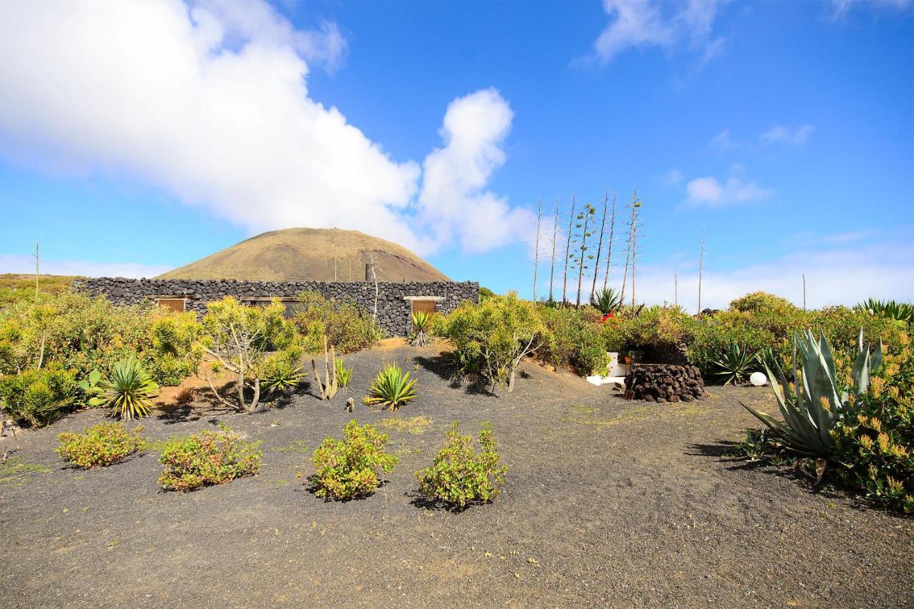 La Bodega - House On Volcano With A Piano Haria Exterior photo