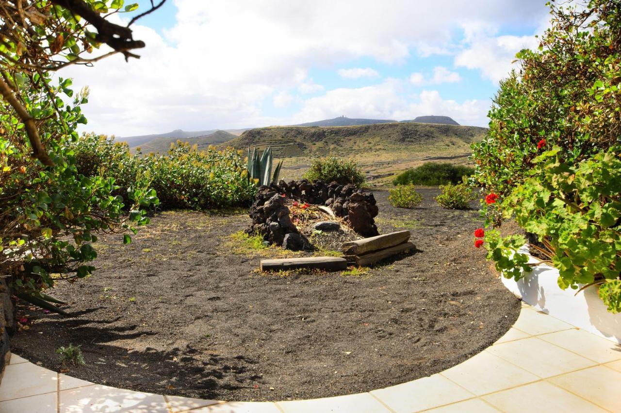 La Bodega - House On Volcano With A Piano Haria Exterior photo