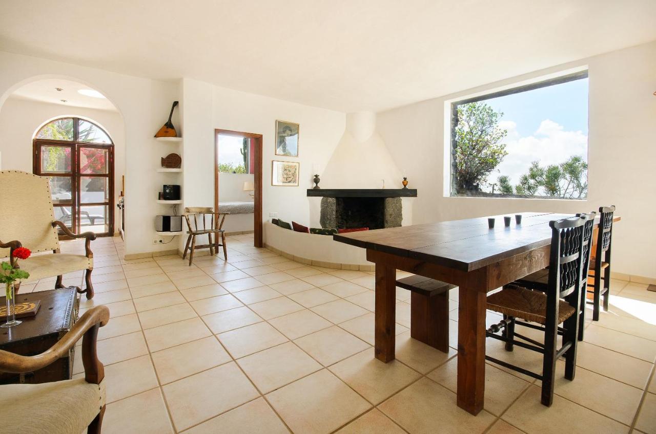 La Bodega - House On Volcano With A Piano Haria Exterior photo