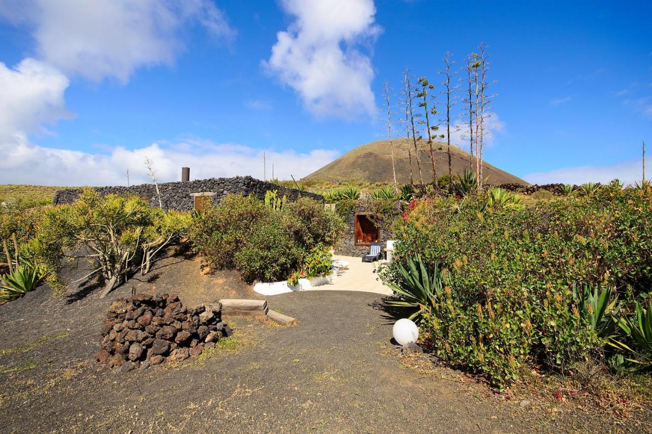 La Bodega - House On Volcano With A Piano Haria Exterior photo