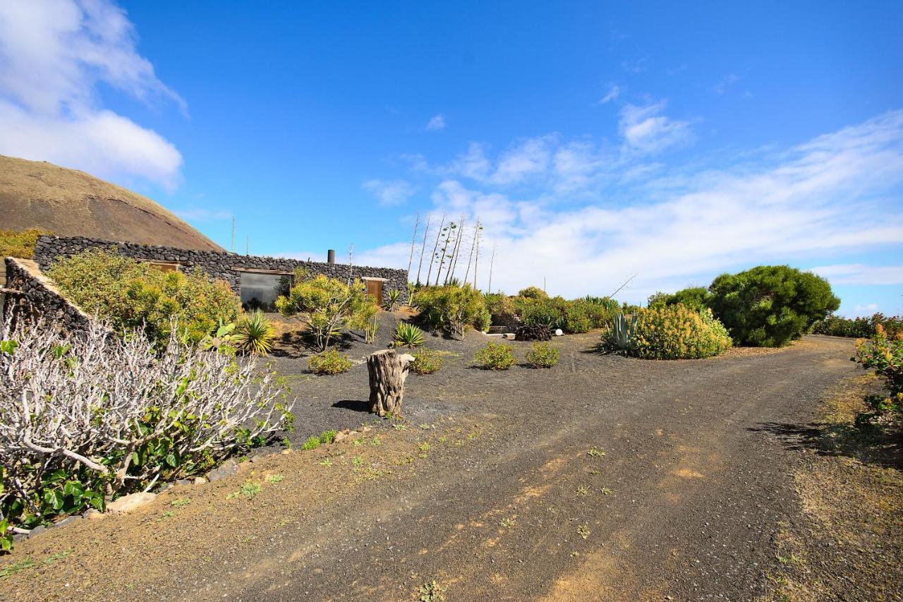 La Bodega - House On Volcano With A Piano Haria Exterior photo