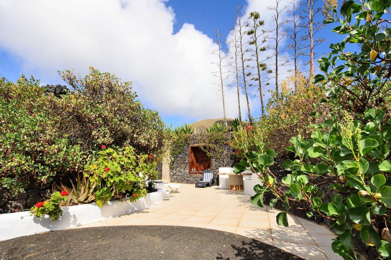 La Bodega - House On Volcano With A Piano Haria Exterior photo